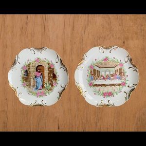 EUC Vintage 2 Religious Wall Plates